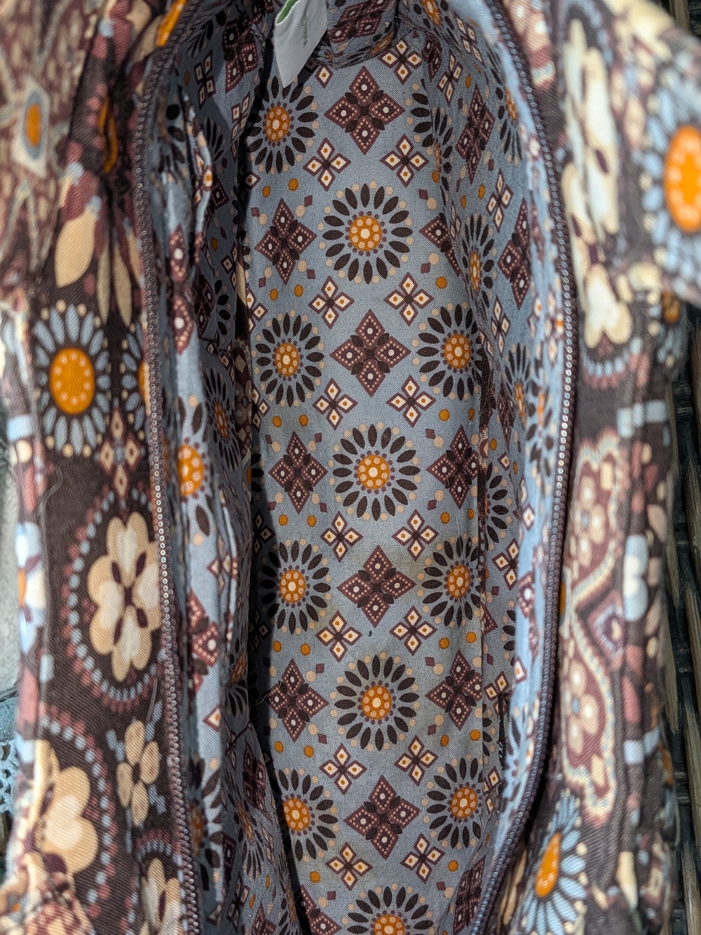 Vera Bradley Canyon Pattern. Crossbody Bag, Tote And Lunch Bag Set. - Picture 3 of 7